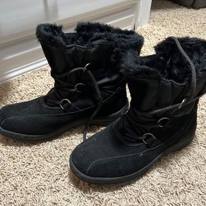 Black winter boots size 6 1/2
